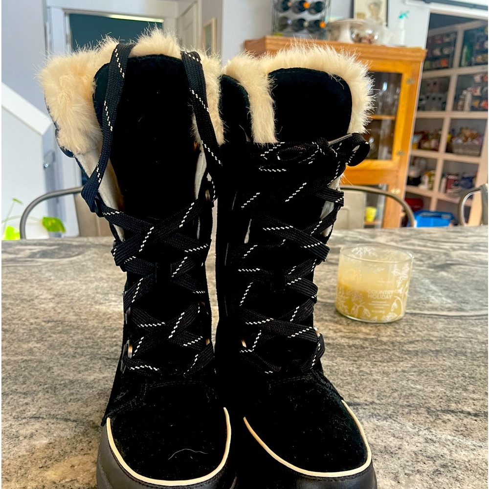 Sorel Waterproof  boots.Fur lined. Black, suede with white piping on toe box.